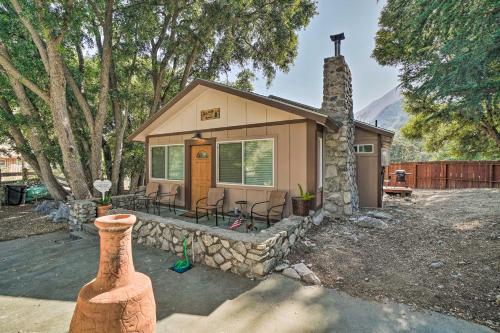 Cozy Cottage with Grill - 5mi to Mt Baldy Resort