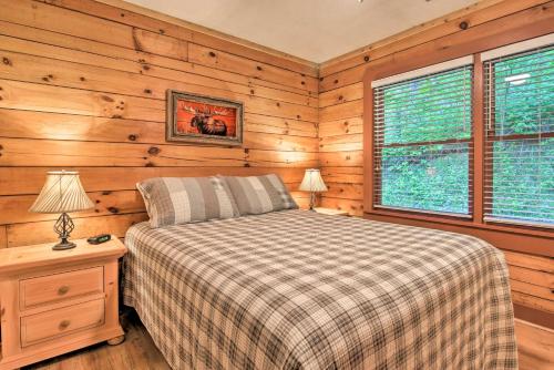 Gallery image of Cabin 18 Mi to Smoky Mountains National Park! in Clyde