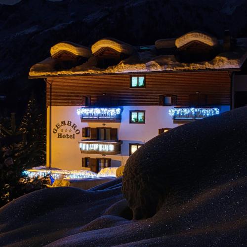 Ein allgemeiner Bergblick oder ein Berglick von des Hotels aus