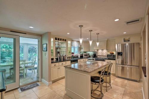 Gallery image of Cape Cod Area Home with Fire Pit Less Than 4 Mi to Beach! in East Falmouth