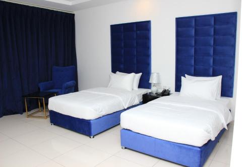 Cama o camas de una habitación en Parkside Plaza Muscat
