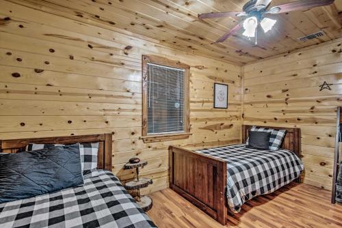 Gallery image of Broken Bow Starlight Cabin with Private Hot Tub! in Broken Bow