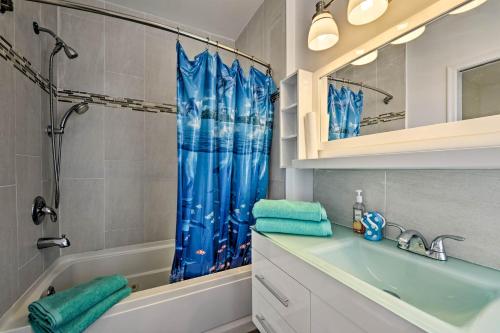 Bathroom sa Home with Water Views, 1 Mi to BoardwalkandCasinos