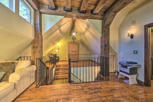Φωτογραφία από το άλμπουμ του Incredible Lake Arrowhead Home with Views and Decks! σε Lake Arrowhead