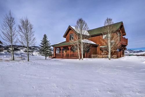 Granby Townhome with Deck about 20 Mi to Winter Park