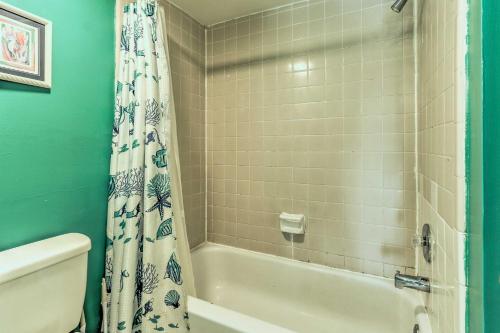 Patio & Walk to Beach: Hilton Head Island Townhome photo 26