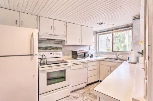 Patio & Walk to Beach: Hilton Head Island Townhome photo 14