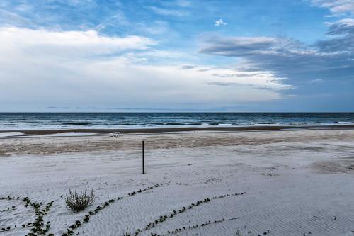 Oceanfront Daytona Beach Condo with View and Pool