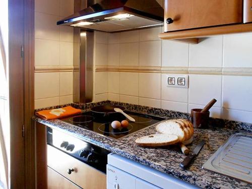 Virtuvė arba virtuvėlė apgyvendinimo įstaigoje Apartamentos Turismo Rural Casa Santorroman