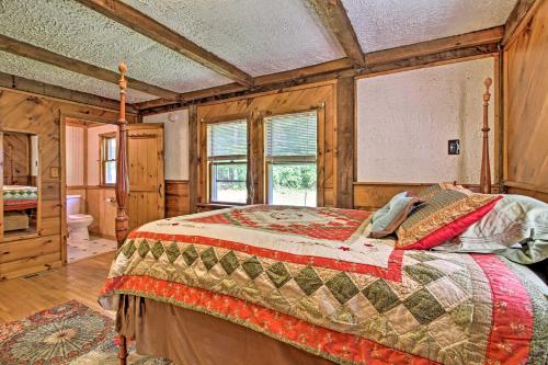 Galeriebild der Unterkunft Rustic Bradford Cottage - 14 Miles to Sunapee Mtn! in Bradford