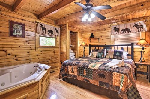 Galeriebild der Unterkunft Romantic Pigeon Forge Log Cabin with Hot Tub! in Sevierville