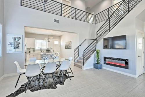 a dining room with a table and chairs and a fireplace at 7 Mi to Dtwn Phoenix Group-Friendly Getaway in Phoenix