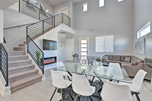 a dining room and living room with a glass table and white chairs at 7 Mi to Dtwn Phoenix Group-Friendly Getaway in Phoenix
