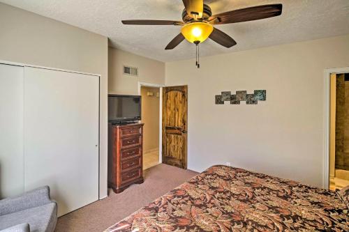 Cama o camas de una habitación en Waterfront Home in Parker with Mtn Views and Dock!