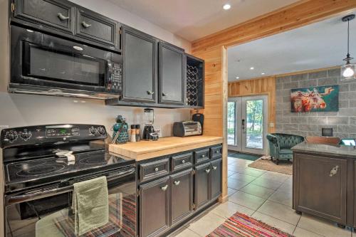 Gallery image of Dog-Friendly Home Near Crystal Mtn and Outdoor Rec! in Interlochen