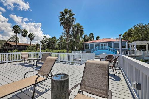Balkoni atau teres di Home on San Jacinto River with Pool, Dock and Deck!