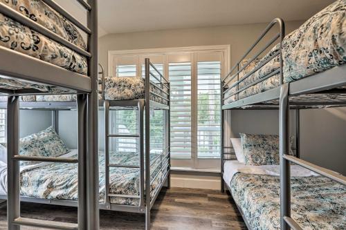 Katil atau katil-katil dalam bilik di Home on San Jacinto River with Pool, Dock and Deck!
