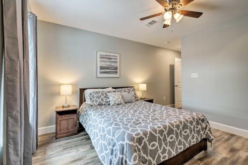 Katil atau katil-katil dalam bilik di Home on San Jacinto River with Pool, Dock and Deck!