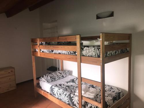 Poschodová posteľ alebo postele v izbe v ubytovaní Albergo Diffuso di Campolattaro