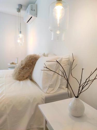 a living room with a white couch and a table at Casa da Mouraria in Faro