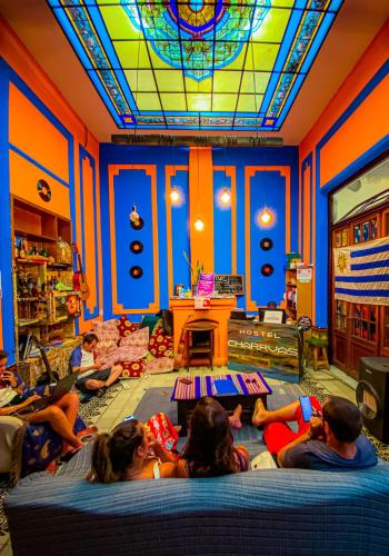 モンテビデオにあるCharruas hostelの子の集団