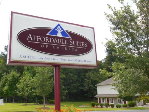 een bord voor de enkele suites van Amerika bij Affordable Suites Gastonia in Gastonia