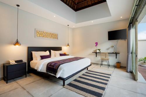 En eller flere senge i et værelse på La Numa Villas Canggu