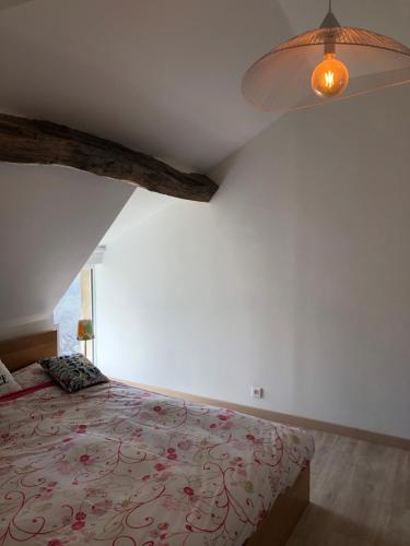 a bedroom with a bed and a ceiling at COMME CHEZ SOI in Saint-Satur