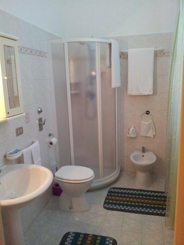 Bilik mandi di Hotel Acapulco
