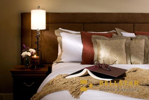 Solara Resort by Bellstar Hotels tesisinde bir odada yatak veya yataklar