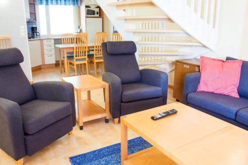 a living room with two chairs and a table at Spa Hotel Rauhalahti in Kuopio