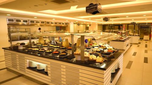 Makanan di atau berdekatan hotel