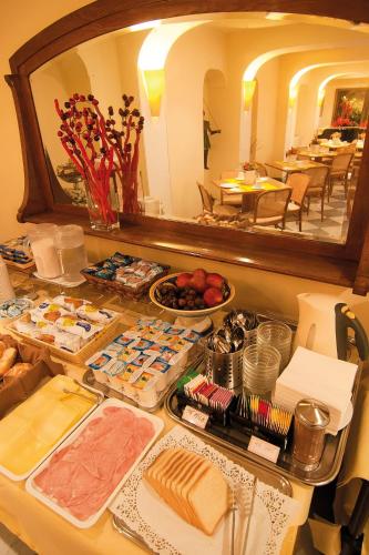 Jídlo v hotelu nebo okolí