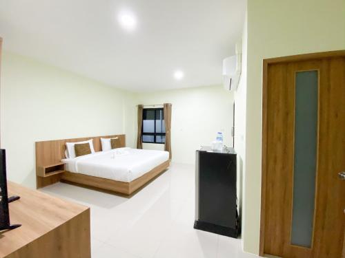 Postel nebo postele na pokoji v ubytování Nai Yang Residence