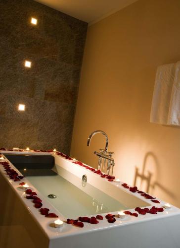 Un baño de Raffl's St. Antoner Hof