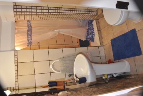 a bathroom with a toilet and a sink at CASA LELA 3...HYDRA in Míloi