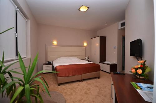 Postel nebo postele na pokoji v ubytování Hotel Lebed