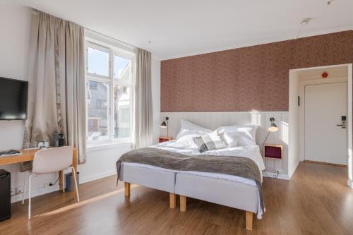 Postel nebo postele na pokoji v ubytování Grand Hotel Egersund