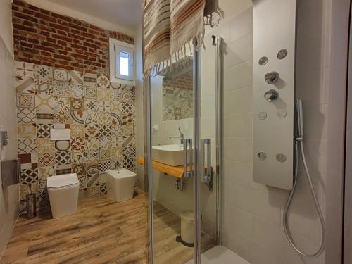 a bathroom with a shower and a toilet and a sink at Agriturismo Ca' Alleata in Caorle