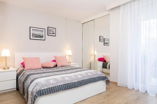 Posteľ alebo postele v izbe v ubytovaní Apartament Bursztyn II Klifowa