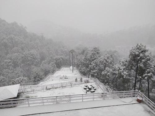 a snow covered skate park on top of a building at Kanishka Retreat Resort Chail in Chail