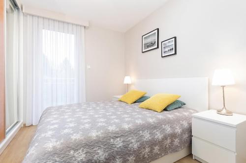 Postel nebo postele na pokoji v ubytování Apartament Bursztyn Klifowa