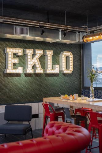 a restaurant with a table and chairs and a sign that reads fire up at Eklo Clermont Ferrand Centre Gare in Clermont-Ferrand