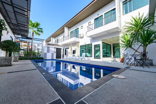 Top Residenceの敷地内または近くにあるプール