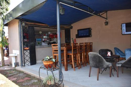 Gambar di galeri bagi Pent House Inn Namugongo di Kampala