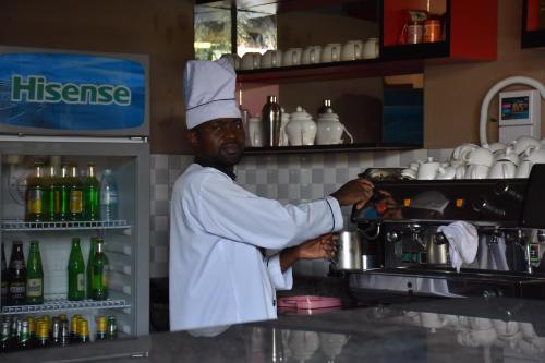 Tetamu yang menginap di Pent House Inn Namugongo