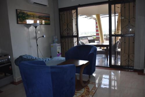 Ruang duduk di Pent House Inn Namugongo