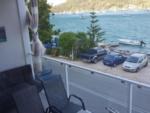 a balcony with a view of a body of water at Ola Kala Apartments and Rooms in Vlikhon
