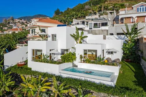 Casas da Vargem shared swimming pool by an island apart