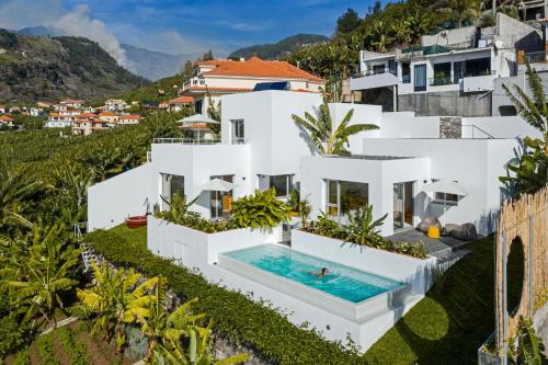 Casas da Vargem shared swimming pool by an island apart